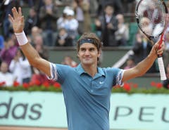 2010: Achtelfinal French Open: Federer s. Wawrinka 6:3, 7:6 (7:5), 6:2Das erste Duell zwischen den beiden Schweizern auf Stufe Grand Slam geht in Paris klar und deutlich in drei Sätzen an Roger Federer. Eine Runde später unterlag er allerdings Robin Söderling und konnte seinen Titel aus dem Vorjahr nicht verteidigen. (Bild: Keystone)