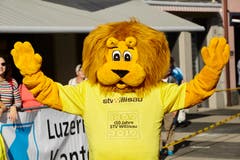 Aufwärmen mit dem Maskottchen. (Bild: Jakob Ineichen, Willisau, 21. September 2019)