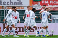 In der 28. Minute wurden die Luzerner Mühen dann belohnt: Francesco Margiotta (ganz rechts) trifft zum 1:1. Seine Teamkollegen Pascal Schürpf, Idriz Voca, Marvin Schulz, Ibrahima Ndiaye und Stefan Knezevic (von links) jubeln mit. (Bild: Martin Meienberger/freshfocus, Lugano, 22. September 2019)
