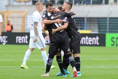 Die Luzerner starteten zwar besser, gingen aber dennoch früh in Rückstand. Bereits nach vier Minuten jubeln die Luganesi über ihre Führung. (Bild: Marusca Rezzonico/freshfocus, Lugano, 22. September 2019)