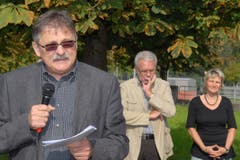 Bildungsdirektor Franz Enderli und hinten Baudirektor Hans Matter sowie Co-Rektorin Susann Bongers. (Bild: Markus von Rotz, Sarnen, 23. September 2009)