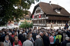 Der Volksapéro nach dem Festgottesdienst war ebenfalls gut besucht. (Bilder: Corinne Glanzmann, Sachseln, 25. September 2019)