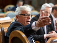 Einer von 48: Ständerat Peter Föhn (SVP/SZ) tritt nicht zur Wiederwahl an. (Bild: KEYSTONE/PETER KLAUNZER)