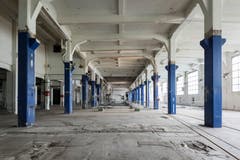 Noch sind die ehemaligen Papiermaschinenhallen zwar leer, doch das soll sich bald ändern. (Bild: PD/Beat Bühler, Zürich)
