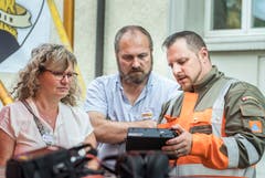 Das KKE hat an einem Stand Gerätschaften, um die Arbeit des Katastrophenschutzes zu erklären. (Bild: Andrea Stalder)
