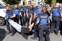 Der Kreisel muss geräumt werden. (KEYSTONE/Cyril Zingaro)