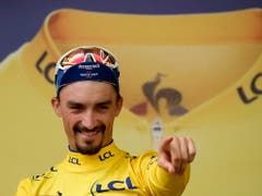 Julian Alaphilippe, hier im Maillot Jaune der Tour de France, könnte seine Saison an den Weltmeisterschaften krönen (Bild: KEYSTONE/EPA/GUILLAUME HORCAJUELO)