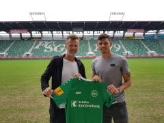 André Ribeiro (hier im Bild mit Sportchef Alain Sutter): Kommt in der 86. Minute für Demorovic und trifft mit einem satten Schuss gleich den Pfosten. Der Einsatz ist zu kurz für eine Note.