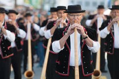 Die Bläserinnen und Bläser der Alphornbläservereinigung Amt Entlebuch begeistern. (Bild: Boris Bürgisser)