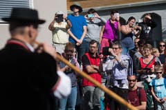 Die Bläser der Alphornbläservereinigung Amt Entlebuch begeistern. (Bild: Boris Bürgisser)