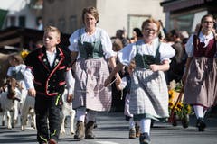 Familie Theiler von der Alp Äbnistetten. (Bild: Boris Bürgisser)