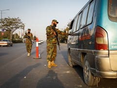 Hunderttausende Sicherheitskräfte sollen nach Angaben des afghanischen Innenministeriums die Wahlen am heutigen Samstag sichern. (Bild: KEYSTONE/EPA/HEDAYATULLAH AMID)