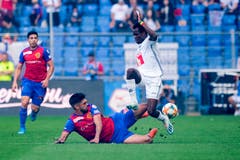 Omar Alderete (Basel) gegen Ibrahima Ndiaye (Luzern) (Bild: Martin Meienberger/freshfocus)
