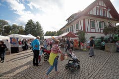 Tollstes Wetter am Brogge-Märt (Brückenmarkt) beim Zoll-Huus in Hünenberg.