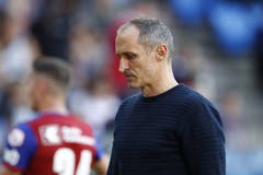 Luzerns Cheftrainer Thomas Haeberli auf dem Weg in die Pause. (Bild: KEYSTONE/Peter Klaunzer, Basel, 29.09.2019)