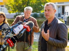 Bei einem Pressestatement anlässlich seiner Stimmabgabe für die Parlamentswahl räumt FPÖ-Chef Norbert Hofer eine Starke Belastung durch die Vorwürfe gegen EX-Parteichef Heinz-Christian Strache ein. (Bild: KEYSTONE/EPA/FLORIAN WIESER)