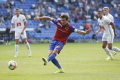 Basels Valentin Stocker vergibt eine Chance im Super League Spiel zwischen dem FC Basel und dem FC Luzern. (Bild: KEYSTONE/Peter Klaunzer)