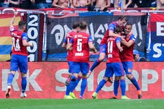 Basel jubelt nach dem Tor zum 1:0 (Bild: Martin Meienberger/freshfocus)