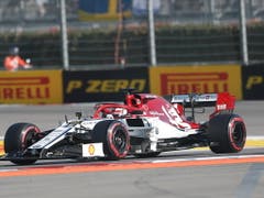 Kimi Räikkönen beendet das Rennen in Sotschi nach einer Durchfahrtsstrafe im 13. Rang (Bild: KEYSTONE/EPA/ZURAB KURTSIKIDZE)