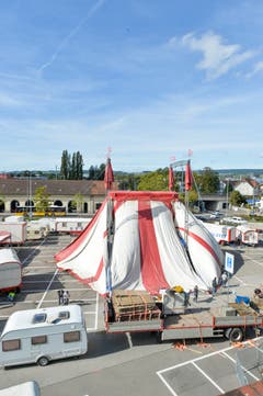 Frauenfeld TG , 30.09.2019 / Zirkus Stey baut sein Zelt für die Vorführungen (vom 2. bis 6.10.) erstmals auf dem Oberen Mätteli auf.