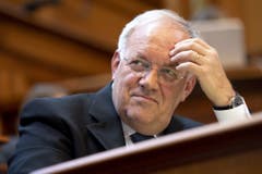 25. September 2018: Johann Schneider-Ammann tritt zurück. Was für eine Woche und was für ein Versteckspiel! Der freisinnige Wirtschaftsminister Johann Schneider-Ammann tritt nach Indiskretionen am Dienstag 25. September zurück. Eigentlich hätte er erst am Freitag zurücktreten wollen. Mit seinem Abgang setzt er Bundesratskollegin Doris Leuthard unter Druck, die in New York weilt. (Bild: Keystone)