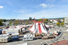 Frauenfeld TG , 30.09.2019 / Zirkus Stey baut sein Zelt für die Vorführungen (vom 2. bis 6.10.) erstmals auf dem Oberen Mätteli auf.