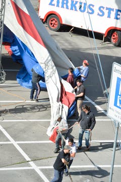 Frauenfeld TG , 30.09.2019 / Zirkus Stey baut sein Zelt für die Vorführungen (vom 2. bis 6.10.) erstmals auf dem Oberen Mätteli auf.