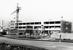 Erweiterungsbau für Montage und Entwicklung der Tegimenta AG im Jahr 1978. (Bild: Roche)