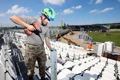 90 Soldaten und 65 Zivilschützer beteiligen sich an den Abbauarbeiten des Esaf. (Bild: Stefan Kaiser, Zug, 3. September 2019)