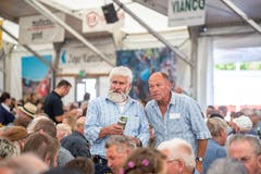 Daneben war auch eher alteingesessenens Publikum vor Ort. (Bild: Jan Pegoraro, Zug, 3. September 2019)