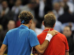 2011: Halbfinal Basel: Federer s. Wawrinka 7:6 (7:5), 6:2«Lass dich nicht entmutigen, mein Freund.» Das oder zumindest etwas in diesem Sinne sagt Federer zu Wawrinka nach dem Halbfinal in seiner Heimatstadt Basel. Der «Maestro» führt mittlerweile mit 10:1 im Direktvergleich. Im darauffolgenden Final bezwingt er Kei Nishikori. (Bild: Keystone)