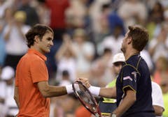 2013: Achtelfinal Indian Wells: Federer s. Wawrinka 6:3, 6:7 (4:7), 7:5Neues Jahr, altes Bild. Wawrinka gratuliert Federer zu dessen 13. Sieg im 14. Duell. In 2 Stunden und 20 Minuten unterliegt der Lausanner dem Basler nur knapp. Federer scheitert eine Runde später an Rafael Nadal. (Bild: Keystone)