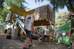 Trockenes Wetter erleichterten die letzten Aufbauarbeiten am Mittwoch. (Bild: Corinne Glanzmann, Sempach, 4. September 2019)