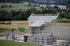 Tribüne um Tribüne wird abgebaut. (Bild: Stefan Kaiser, Zug, 03. September 2019)
