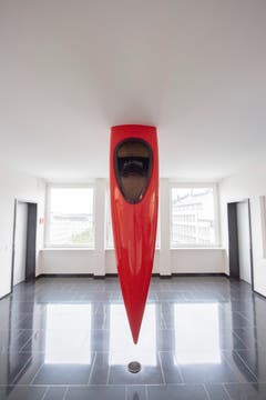 ...ist die Spitze des legendären roten Kanus des St.Galler Künstlers Roman Signer. (Bild: Urs Bucher - 21. August 2019)