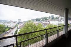 ...und der Poststrasse entlang Richtung Rathaus und Hauptbahnhof. (Bild: Urs Bucher - 21. August 2019)