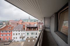 Blick Richtung Altstadt: Auf Augenhöhe mit kurligen Dachterrassen... (Bild: Urs Bucher - 21. August 2019)