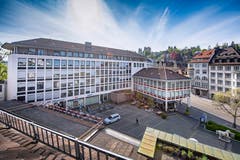 Das Haus Union vom Blumemarkt her. Der Seitenflügel darf für den Umbau zur Bibliothek allenfalls abgebrochen und ersetzt werden. (Bild: Urs Bucher - 7. Mai 2019)