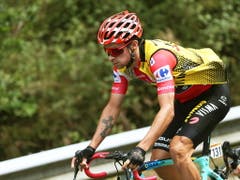 Der Slowene Primoz Roglic führt die Gesamtwertung der Vuelta nach 13 von 21 Etappen ungefährdet an (Bild: KEYSTONE/EPA EFE/JAVIER LIZON)