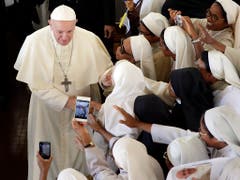 Papst Franziskus rief die Nonnen eines Karmelitinnen-Klosters auf, das Gespräch miteinander zu suchen. (Bild: KEYSTONE/AP/ALESSANDRA TARANTINO)