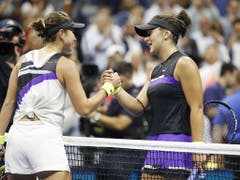 Im Halbfinal am Donnerstag verhinderte Andreescu (re.) den grossen Coup von Belinda Bencic (Bild: KEYSTONE/EPA/JOHN G. MABANGLO)