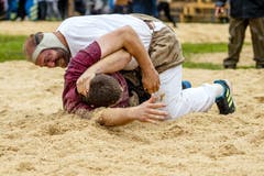 Benji von Ah (oben) gegen Roland Bucher. (Bild: Philipp Schmidli, Ennetmoos, 8. September 2019)