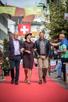 Frauenfeld TG - Auf der Zürcherstrasse in Frauenfeld wurde auf einem 150 Meter langen roten Teppich eine Open-Air-Modenschau durchgeführt.