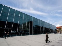 In Dessau wurde am Sonntag das Bauhaus Museum eröffnet - 100 Jahre nach der Gründung der Kunstschule. (Bild: KEYSTONE/EPA/FILIP SINGER)