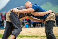 Lutz Scheuber (R) in seinem letzten Kampf gegen Jonas Troxler. (Bild: Philipp Schmidli, Ennetmoos, 8. September 2019)