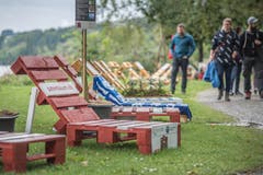 Liegestühle am Ufer des Sempachersees bei der Festhalle in Sempach. (Bild: Pius Amrein, 8. September 2019)