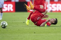 Der Captain Granit Xhaka kann nicht mehr weiterspielen. Er muss ausgewechselt werden. (Bild: Keystone)