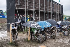 Die Motorräder wurden mit Schirmen vom Regen geschützt. (Bild: Pius Amrein, Malters, 8. September 2019)