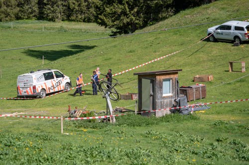 Closed: The cantonal police investigate the place of the accident. (Image: Keystone / Urs Flüeler, June 5, 2019) 