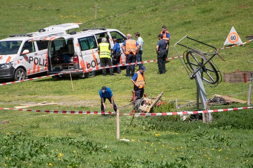 Inspection of the scene of the accident. (Image: Urs Flüeler / Keystone, Engelberg, June 5, 2019) 